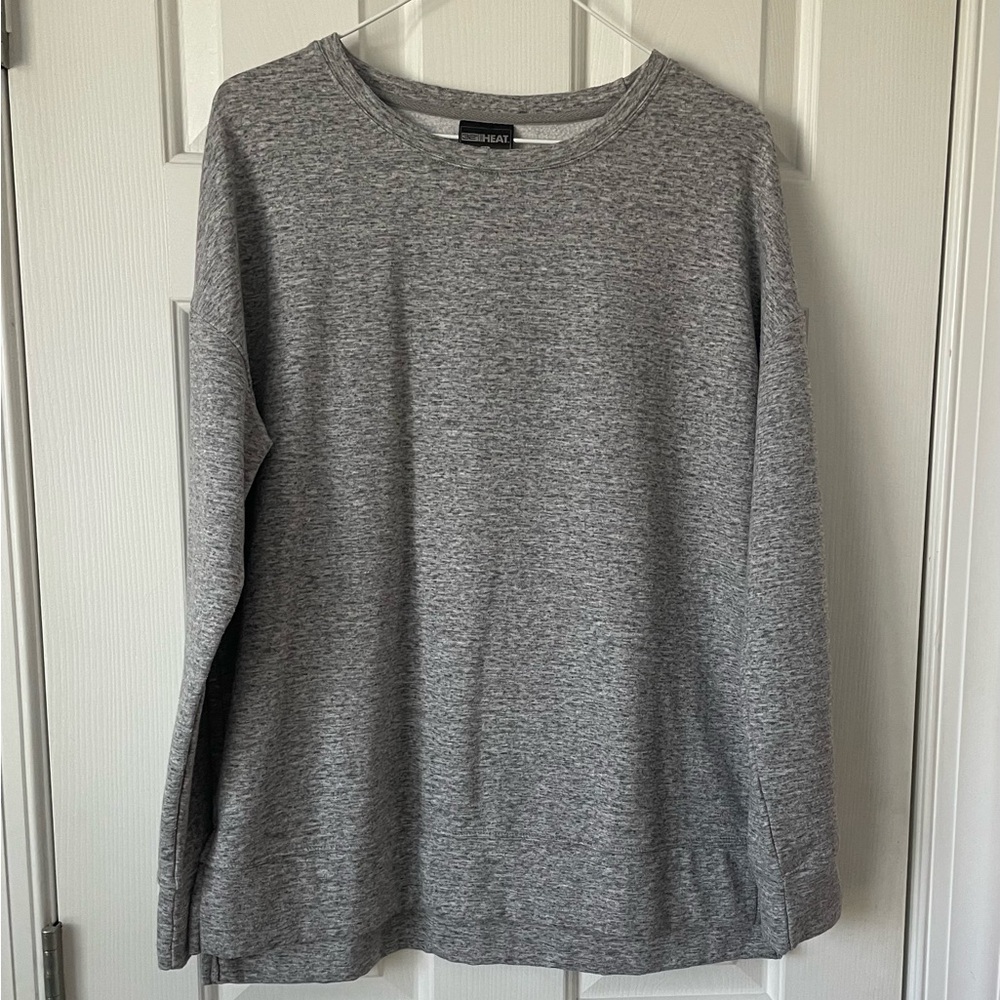 Heather gray sweatshirt. Size M. 32 Heat.